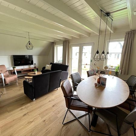 Vakantiepunt 142 - Moderne Vakantiewoning Aan Het Water! Gramsbergen Luaran gambar